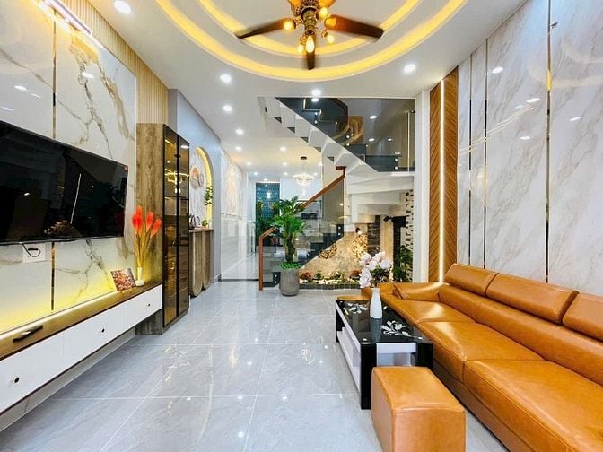 Hạ giá! Bán gấp nhà Nguyễn Văn Quá vào 100m, Quận 12, hẻm xe hơi 6m