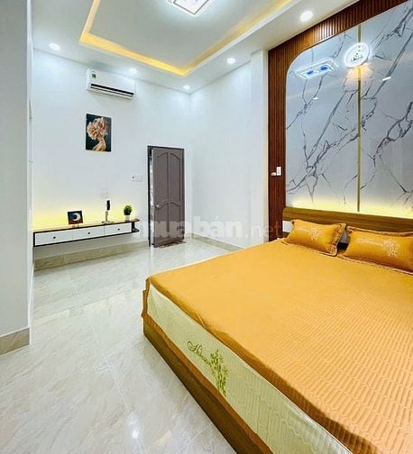 Hạ giá! Bán gấp nhà Nguyễn Văn Quá vào 100m, Quận 12, hẻm xe hơi 6m