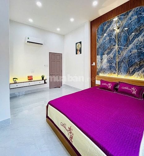 Hạ giá! Bán gấp nhà Nguyễn Văn Quá vào 100m, Quận 12, hẻm xe hơi 6m