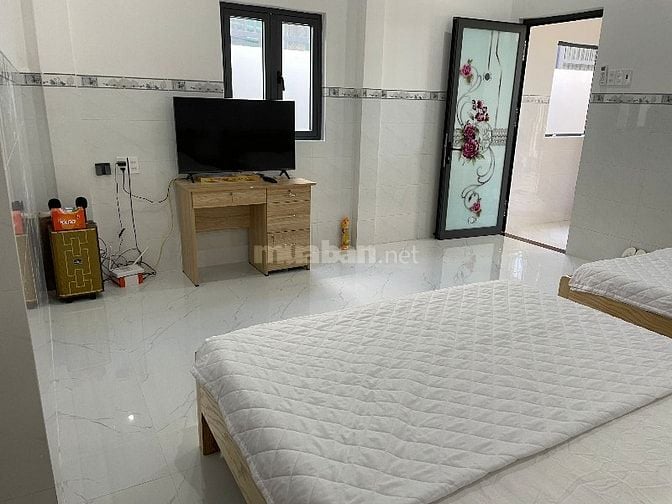 Bán nhà mặt tiền sổ hồng chính chủ