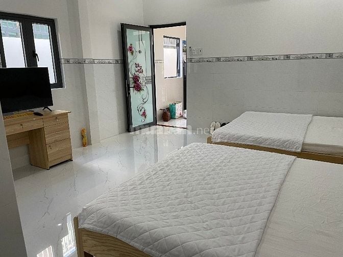 Bán nhà mặt tiền sổ hồng chính chủ