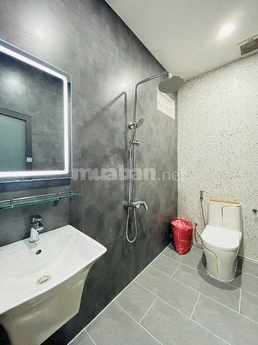Hạ giá! Bán gấp nhà Nguyễn Văn Quá vào 100m, Quận 12, hẻm xe hơi 6m