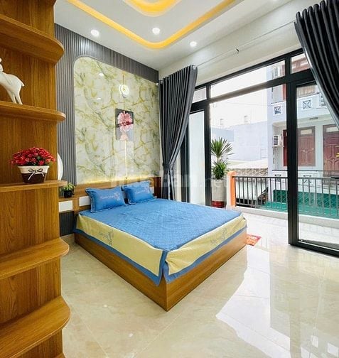 Hạ giá! Bán gấp nhà Nguyễn Văn Quá vào 100m, Quận 12, hẻm xe hơi 6m