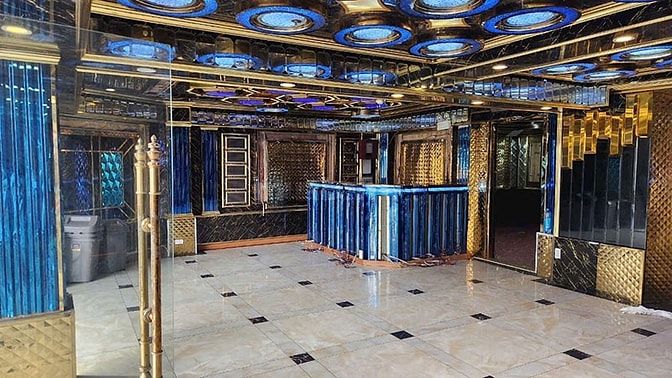 Bán toà nhà Tân Bình, mt Út Tịch, 1400m2 diện tich sàn, 1 hầm + 6 tầng