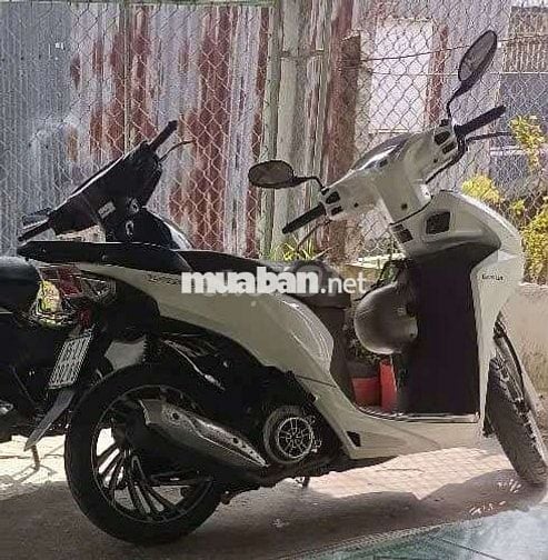 Honda Vision trắng bạc. Siêu đẹp zin.