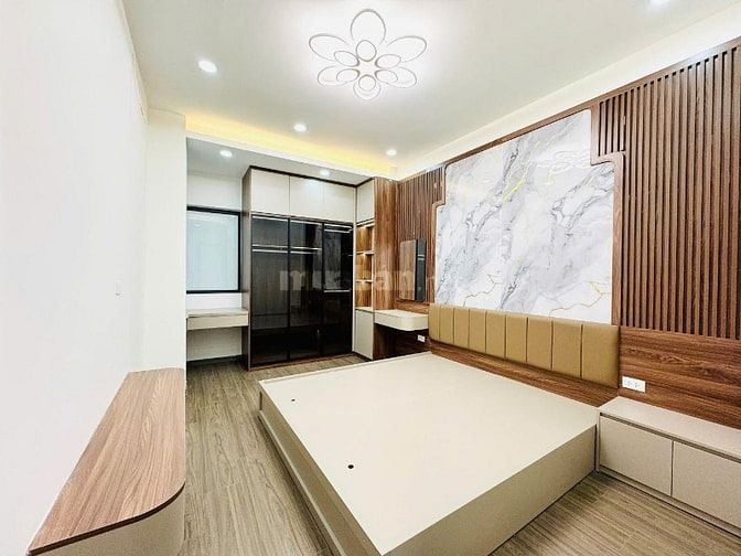 👉 5tỷ nhỉnh 30m2 có ngay nhà 5 tầng bên cạnh Timecity. + Vị trí ngõ b