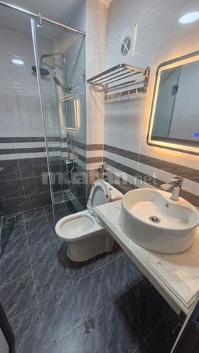 👉 5tỷ nhỉnh 30m2 có ngay nhà 5 tầng bên cạnh Timecity. + Vị trí ngõ b