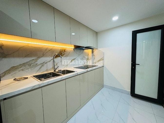👉 5tỷ nhỉnh 30m2 có ngay nhà 5 tầng bên cạnh Timecity. + Vị trí ngõ b