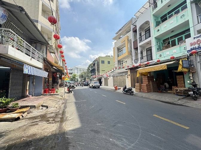 MẶT TIỀN HÀ TÔN QUYỀN CẠNH QUẬN 5, SÁT CHỢ RẪY, ĐHYD DT 50M2, CÓ LỀ 3M