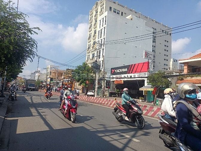 Nhà phố mặt tiền đường Huỳnh Tấn Phát Quận 7, 8*24 chỉ 24 tỷ. Rê đẹp.