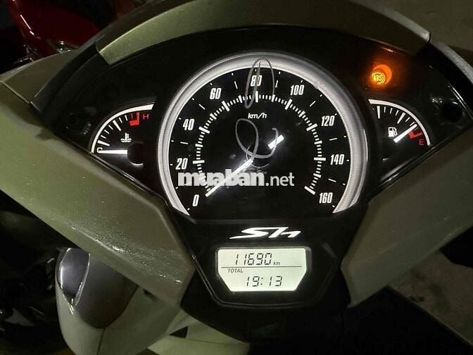 cần bán xe sh150i mới 99% màu trắng sx năm 2019