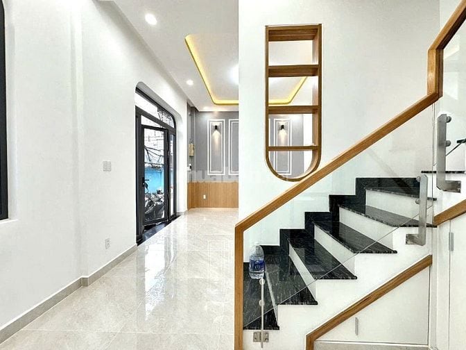 Bán Nhà HXH tại Trần Quang Khải, 9,8tỷ, 32m2, 3PN, 3WC, PL đầy đủ