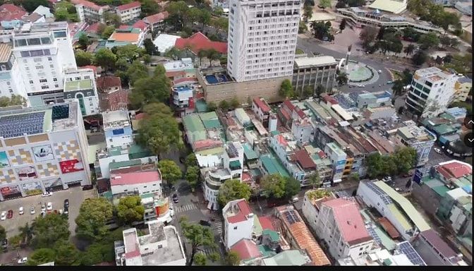 Bán nhà mặt tiền trung tâm phố, tích sản cực an toàn.  Cách ngã 6 100m