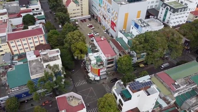 Bán nhà mặt tiền trung tâm phố, tích sản cực an toàn.  Cách ngã 6 100m