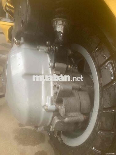 Piaggio LX 125 3V iiE màu vàng xe đi đúng 9800km