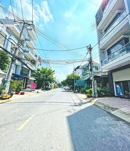 Bán nhà 3 lầu Tân Quy Gần Lotte Giá 11.8 Tỷ