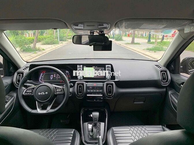 Kia Sonet 2025 Luxury 1.5 AT - 6000 km