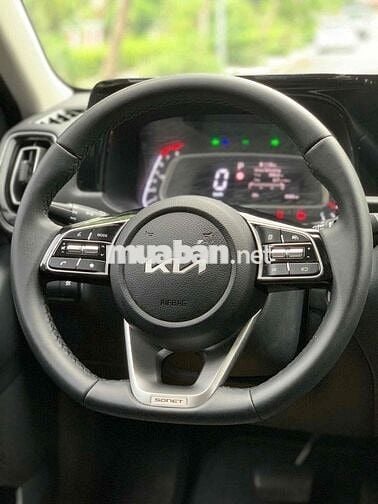 Kia Sonet 2025 Luxury 1.5 AT - 6000 km
