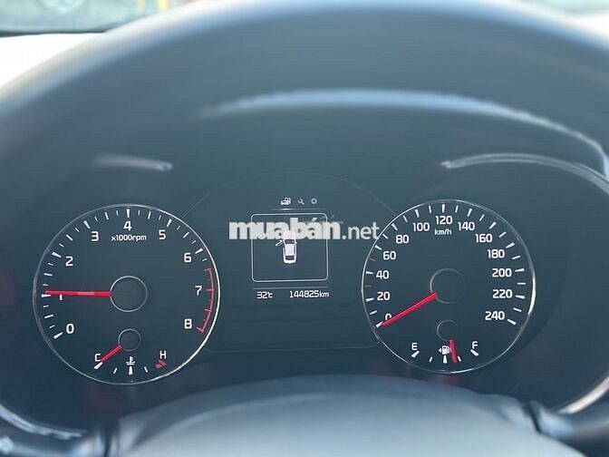Kia Cerato 2016 1.6 MT - 14200 km
