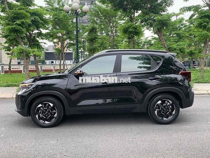 Kia Sonet 2025 Luxury 1.5 AT - 6000 km