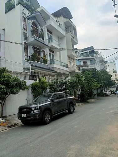 Toà nhà mặt tiền đường số Tân quy Quận 7. 7*18 giá 23 tỷ.