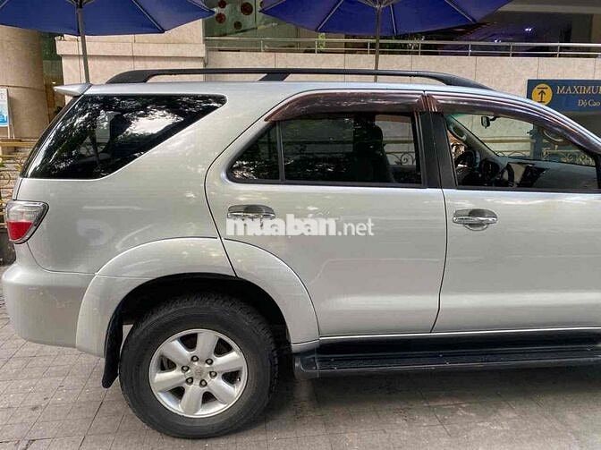 Toyota Fortuner 2010 2.7V 4x4 AT - 140000 km
