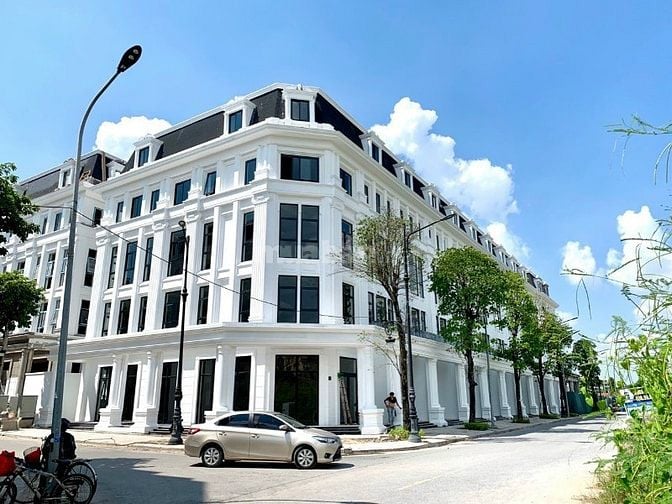 Chính chủ cần cho thuê Liền Kề Louis Giá 28 triệu / tháng. Đồ Cơ bản