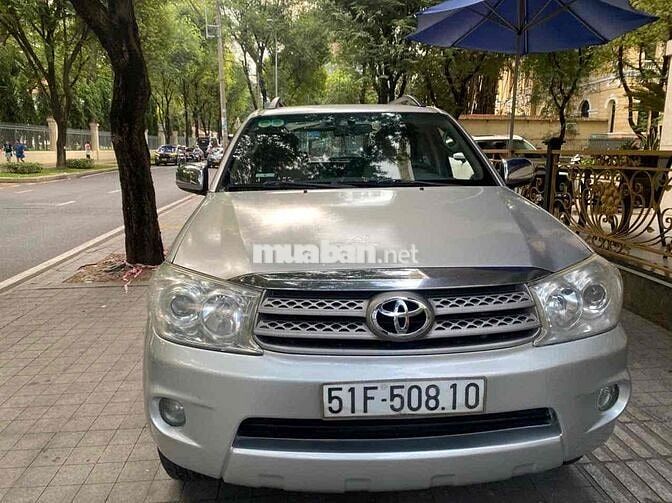 Toyota Fortuner 2010 2.7V 4x4 AT - 140000 km