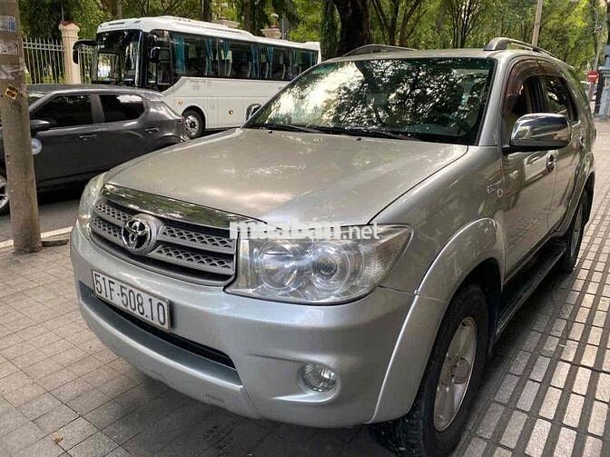 Toyota Fortuner 2010 2.7V 4x4 AT - 140000 km