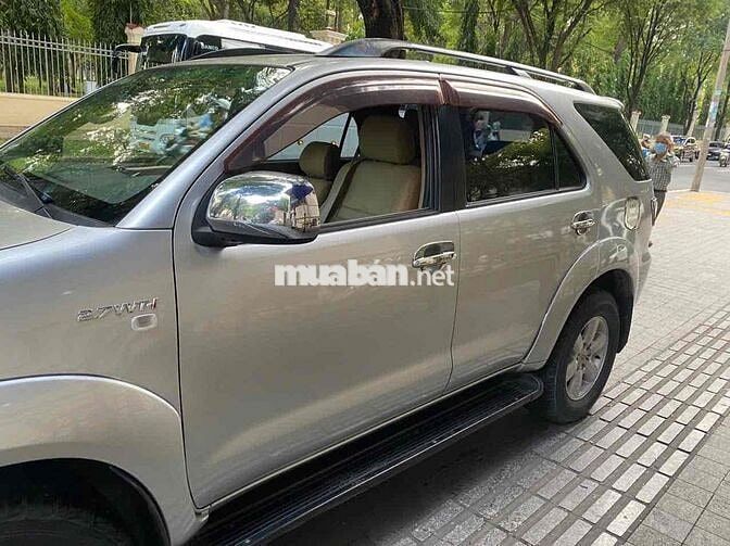 Toyota Fortuner 2010 2.7V 4x4 AT - 140000 km