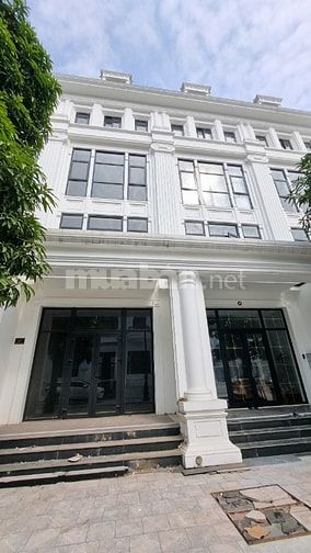 Chính chủ cần cho thuê Liền Kề Louis Giá 28 triệu / tháng. Đồ Cơ bản