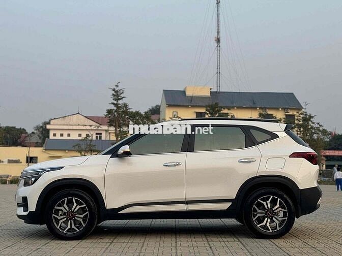 Kia Seltos 2023 1.4 Turbo Luxury - 32000 km