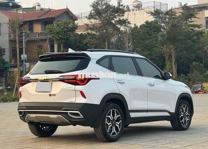 Kia Seltos 2023 1.4 Turbo Luxury - 32000 km