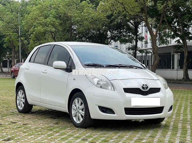 Toyota Yaris 2010 - 100000 km