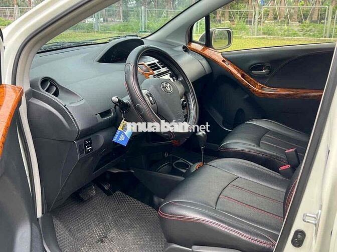 Toyota Yaris 2010 - 100000 km
