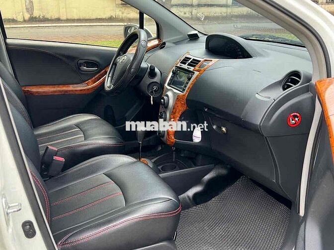 Toyota Yaris 2010 - 100000 km