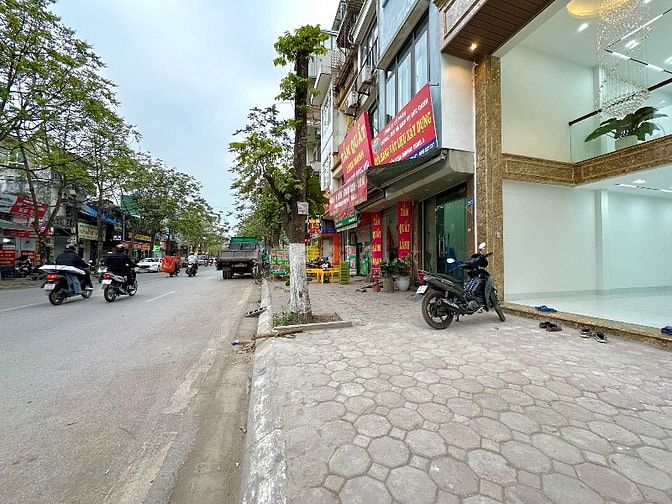 Nhà 2 mặt tiền mặt Phố Dương Văn Bé -Minh Khai. MB70m2*6T thang máy. 