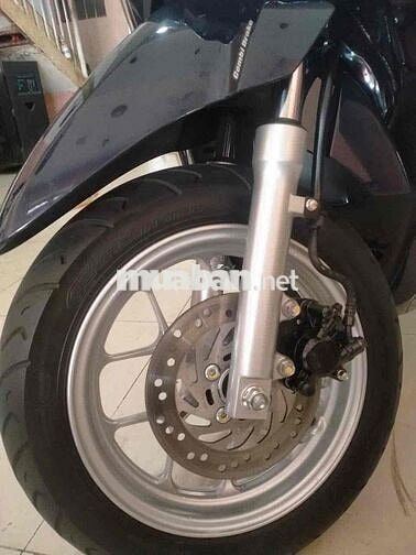 Lead 125 4val Premium