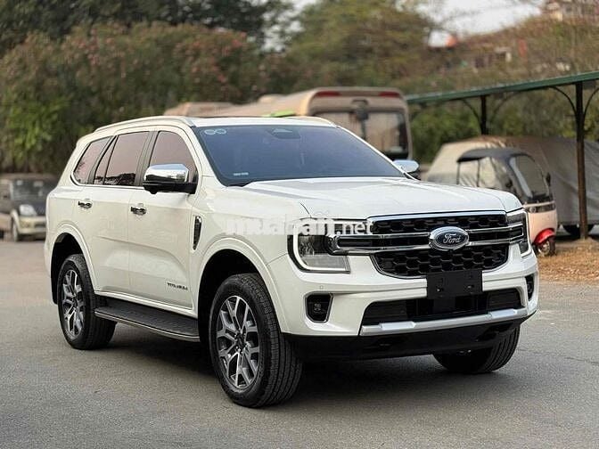 Ford Everest 2024 Titanium 2.0L 4x2 AT - 20000 km
