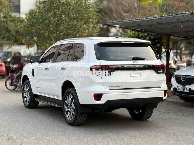 Ford Everest 2024 Titanium 2.0L 4x2 AT - 20000 km