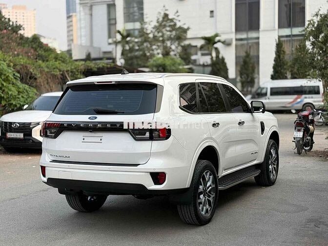 Ford Everest 2024 Titanium 2.0L 4x2 AT - 20000 km