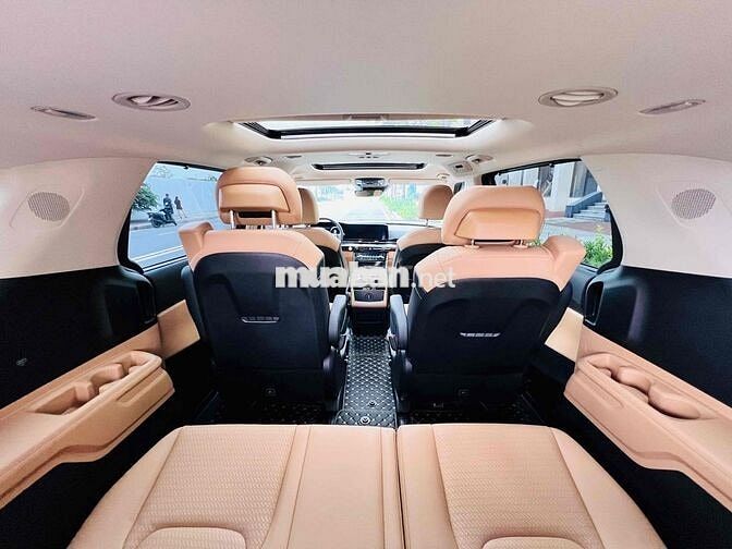 Kia Carnival 2021 3.5G Signature - 30000 km