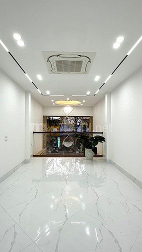 Nhà 2 mặt tiền mặt Phố Dương Văn Bé -Minh Khai. MB70m2*6T thang máy. 