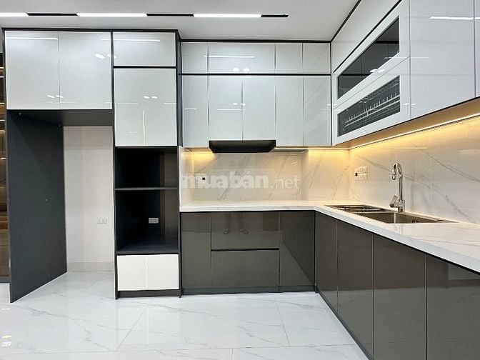 Nhà 2 mặt tiền mặt Phố Dương Văn Bé -Minh Khai. MB70m2*6T thang máy. 