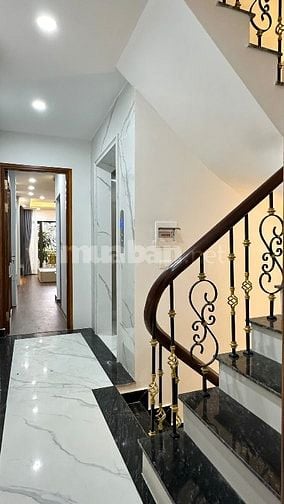 Nhà 2 mặt tiền mặt Phố Dương Văn Bé -Minh Khai. MB70m2*6T thang máy. 