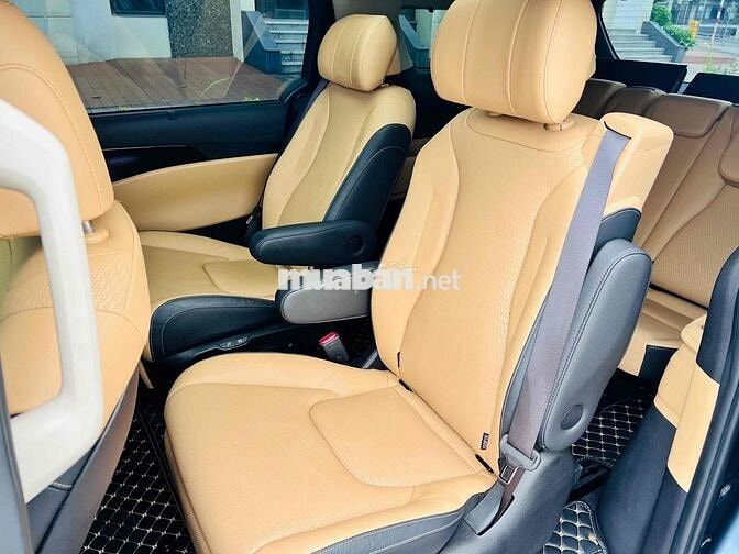 Kia Carnival 2021 3.5G Signature - 30000 km