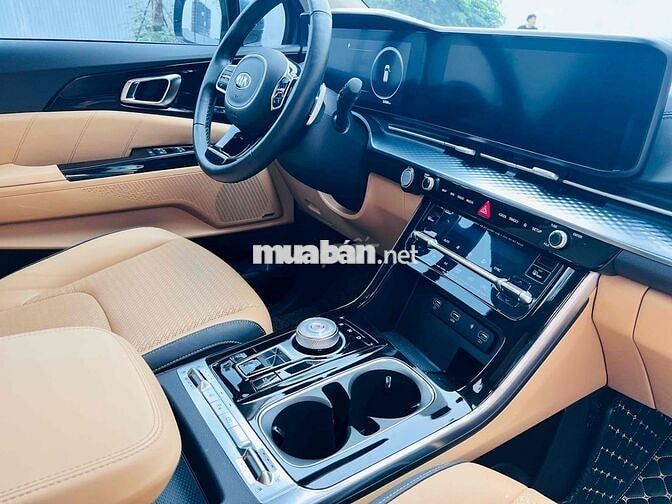 Kia Carnival 2021 3.5G Signature - 30000 km