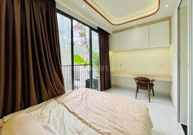 Bán gấp nhà Phạm Văn Hai. Phường 3. Tân Bình. Giá 2 tỷ 990. Bớt lộc.