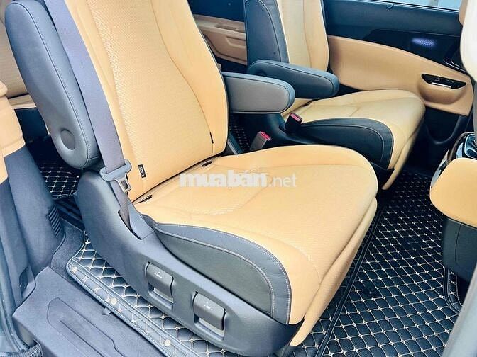 Kia Carnival 2021 3.5G Signature - 30000 km