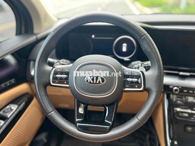 Kia Carnival 2021 3.5G Signature - 30000 km
